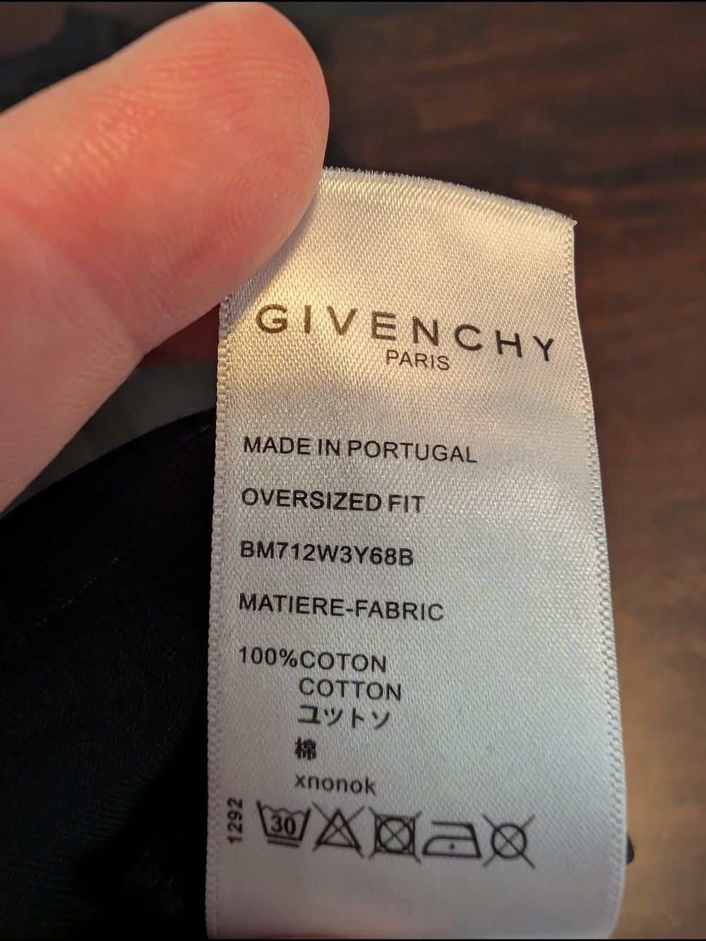 Givenchy Black Tee with Red Star Logo, Mens XL - Picture 7 of 9